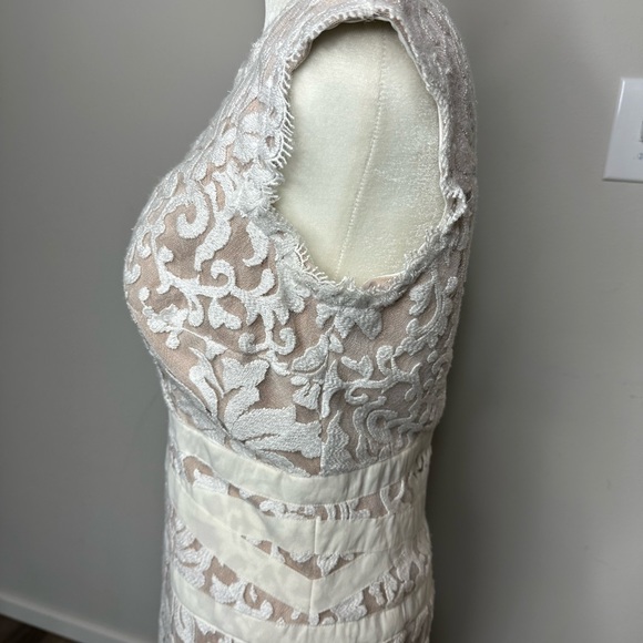 Tadashi Shoji Cream Sheath Wedding Dress Sweetheart Neckline - Picture 4 of 6